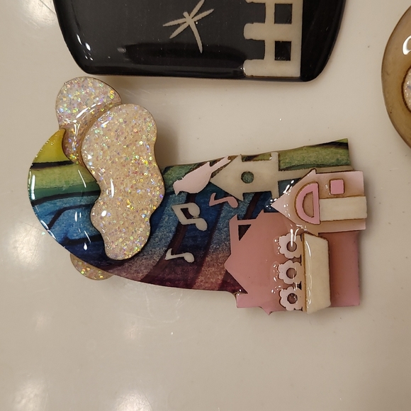 Lucinda rare house pins set of 4 - Picture 2 of 6